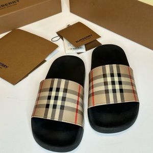 Burberry Furley Plaide Slide Sandals, Women’s Size 39 (8) 🤎❤️🤍🖤